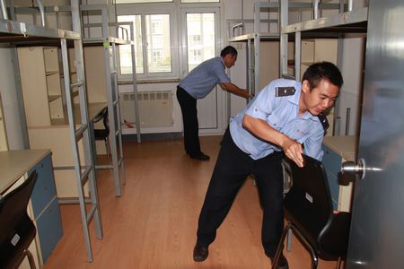 清华大学的学生宿舍比北京大学的宿舍好几倍？网友：没得比！