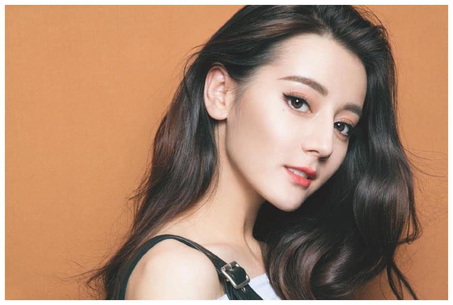 杨幂粉丝与迪丽热巴粉丝,再次暗下互怼较劲!