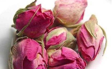 今年流行的干枯玫瑰色，口红也不能少了它!