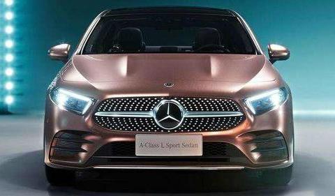 奔驰这次牛！新车轴距2米8，配2.0T和7AT，卖20万还买啥宝马1系