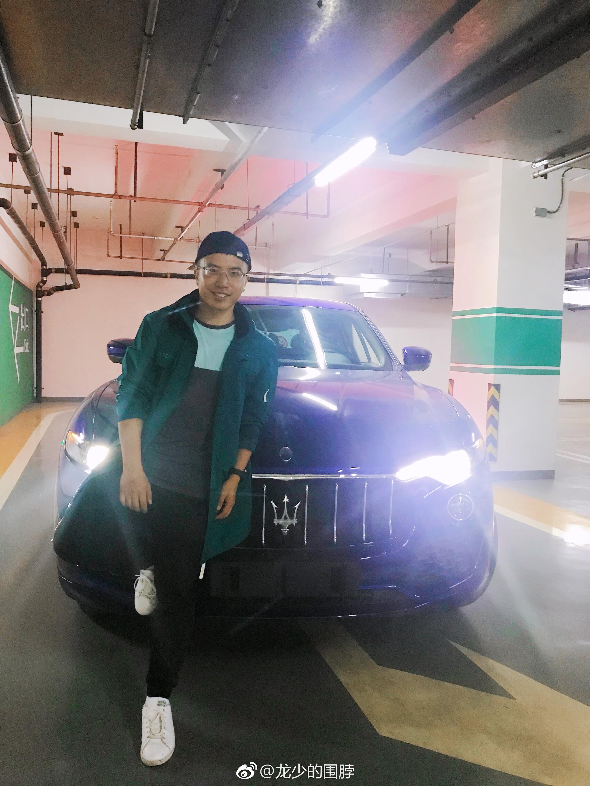 偷拍北京美女车展_2016北京车展 美女_北京车展美女