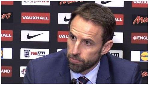 世界杯:中国记者尴尬提问惹怒英格兰球迷,嘲讽