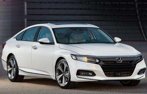 新款十代雅阁，溜背式的设计，年纪大的你，驾驭的了嘛？