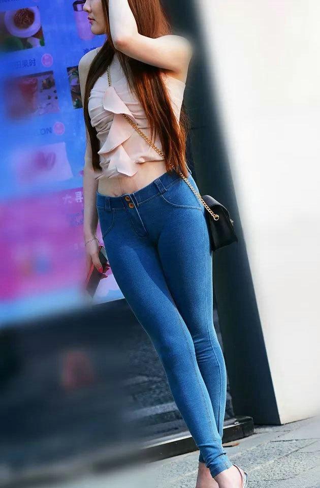 紧身牛仔裤美女