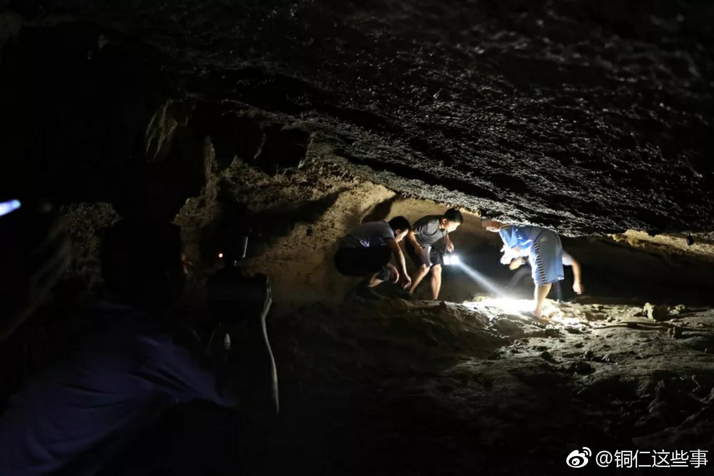孕妇被挖眼抛尸河中!警方追凶十年,发现受害人的母亲竟也