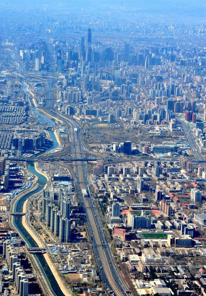 正下方就是通州,北京新的都市副中心,正在崛起.
