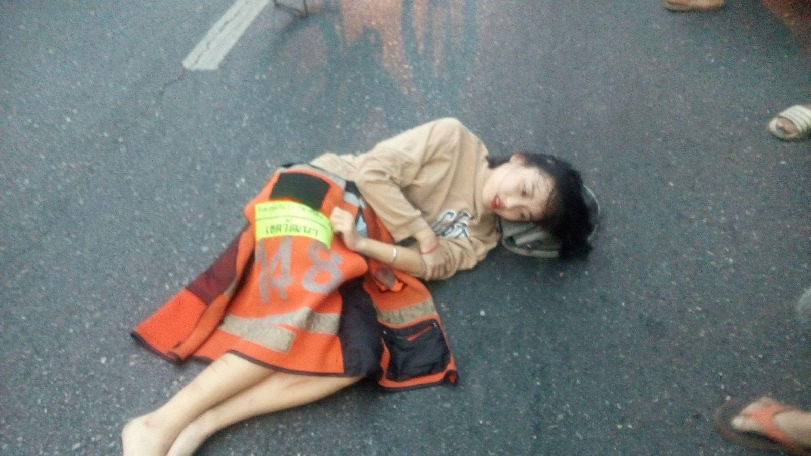 六旬婆婆突然晕倒，地铁站警务人员一直护送到医院--湖北省公安厅
