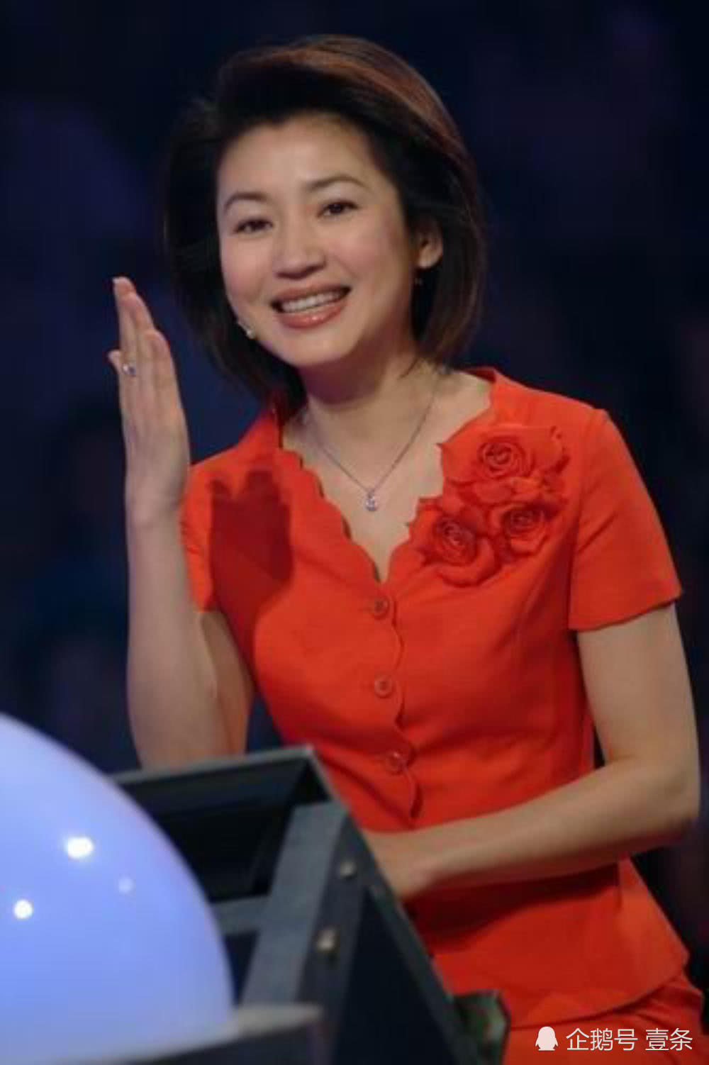 王小丫被称为最美主持人,喜欢她吗?