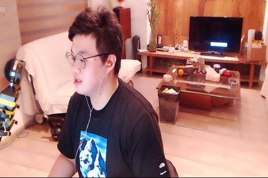 几十万弹幕同冒蓝火,那天晚上发生了什么?