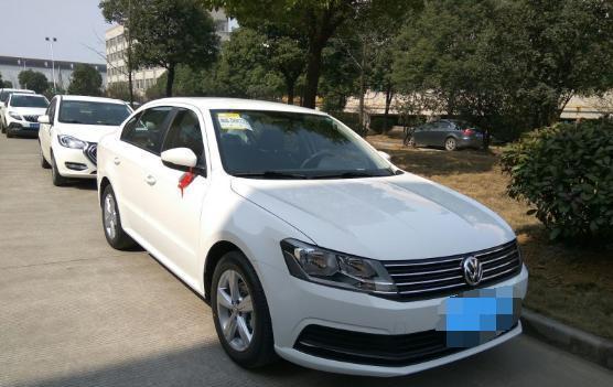 十万多的车连雾灯都没有, 我对大众朗逸有点失望!