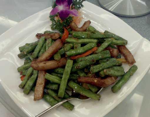 3岁儿童先是恶心呕吐, 紧接着就胸闷气短狂出