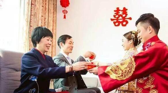 结婚女方摆酒,岳母给一存折说是9万改口费,过