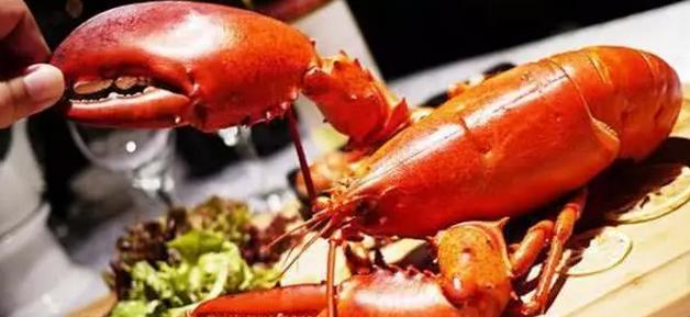 《西虹市首富》沈腾吃龙虾喝拉菲,你知道现实