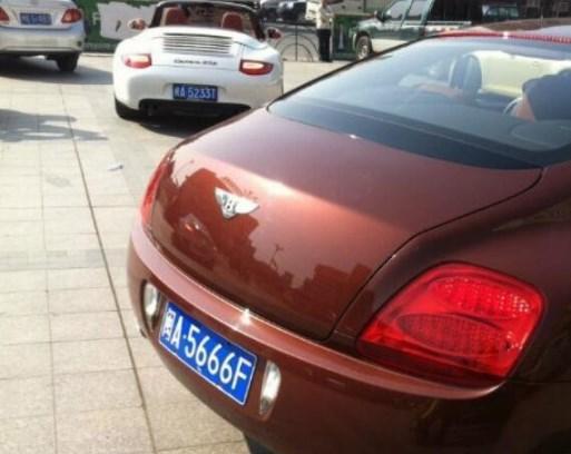 这个福建的小镇子过节满街豪车, 给人感觉宾利买起来如同买白菜