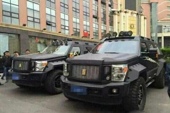 嫁女, 10辆豪车做排场, 就连900万的迈巴赫也只是陪衬