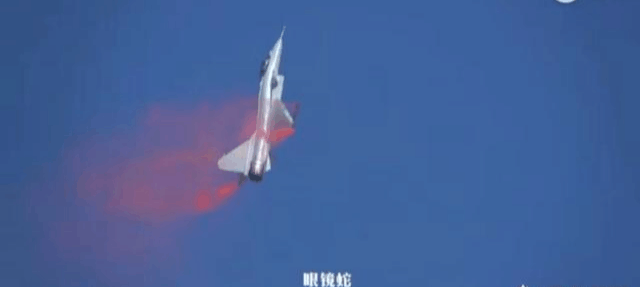 珠海航展上歼十B验证机连续做出落叶飘和眼