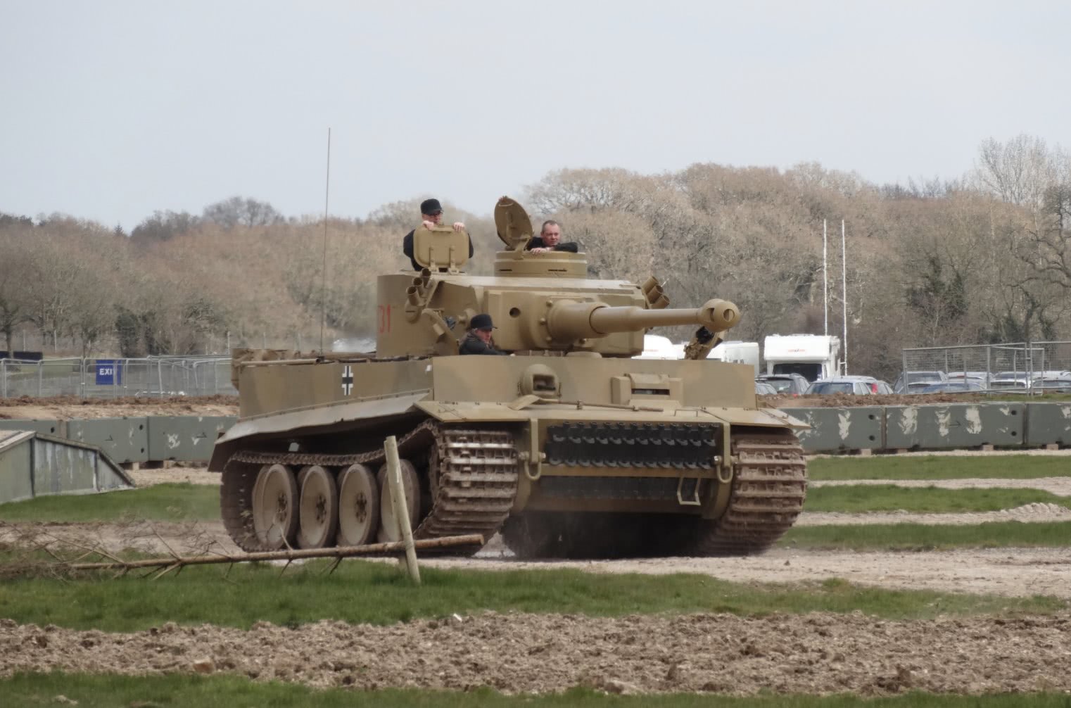 二战时德国虎式坦克如果遇上苏联T-34坦克,谁