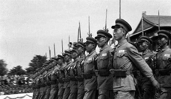 我国解放军与日本自卫队,战斗力比拼,谁能更胜