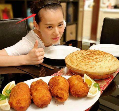 胡杏儿回应产后发际线后移，网友称忽略细节还是很美！