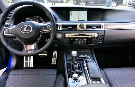 一直在犹豫要不要买宝马5系, 看见这车之后, 果断放弃5系提它回家