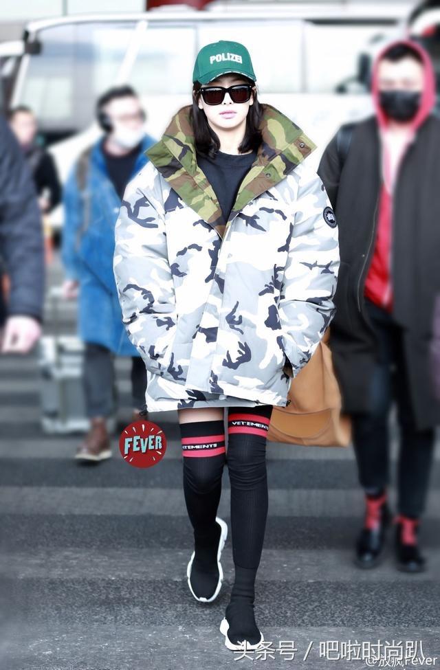 同是女明星,宋茜花十万块买羽绒服,赵丽颖两件