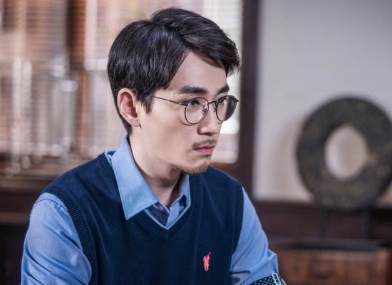 当有胡子的朱一龙遇上戴眼镜的朱一龙,网友:我