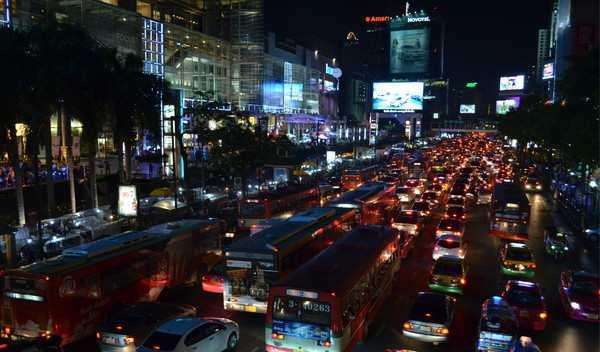 哉炎炎的泰国人怎么开车的? 看完这个你不服都