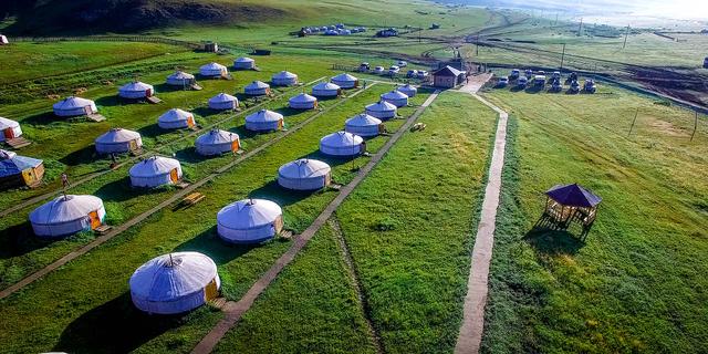 全球最地广人稀的国家,人少、地多、贫穷,却让