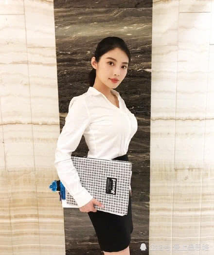 麻辣教师上线!大嫂徐冬冬超短裙挑战紧致极限