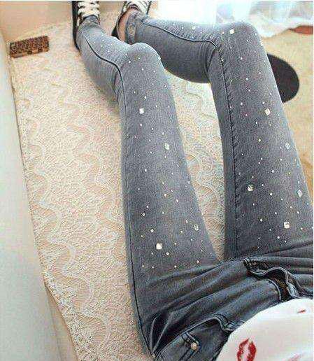 女人穿牛仔裤出门, 男人发现上面的斑点后彻底