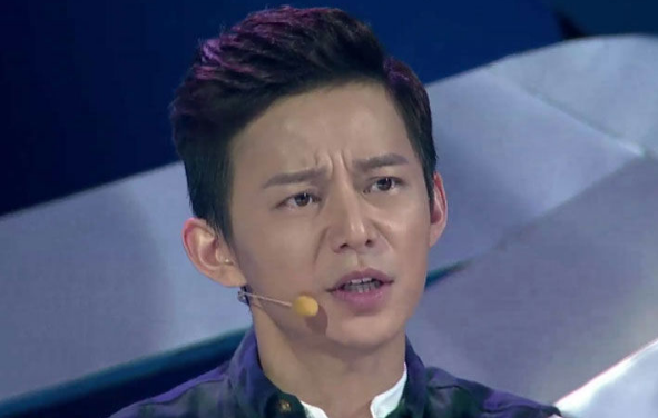 现场失控的明星:何炅现场发飙,薛之谦现场打架