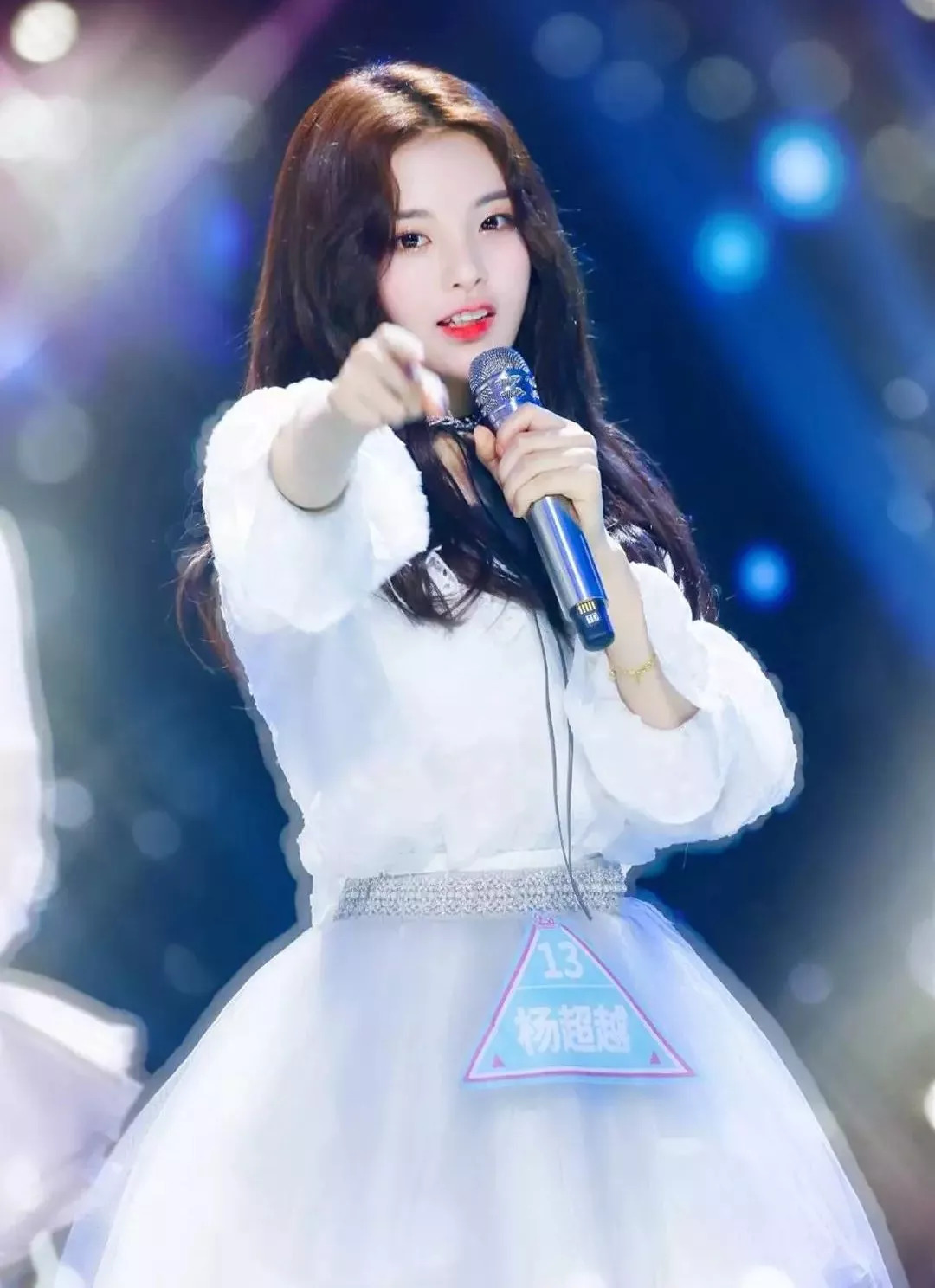 杨超越微博发脾气怒怼摄影师?却遭网友吐槽:有