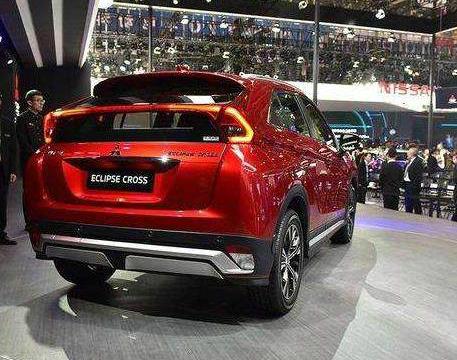 三菱终于开窍，在北美销量前3，比骊威还省油，肌肉腰线很帅气