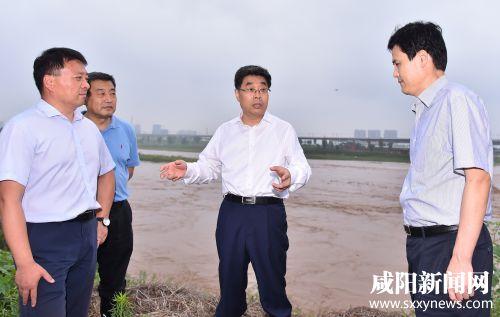 岳亮:立足于防大汛抗大洪抢大险 确保人民群众生命财产安全
