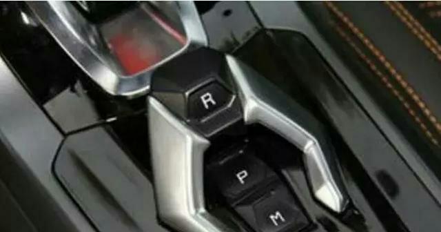 我去，这么多豪车档把，看了半天我只认出了五菱之光的档把