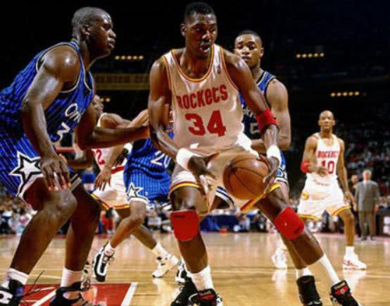 奥拉朱旺单挑什么水平?中锋中难以找到对手,有