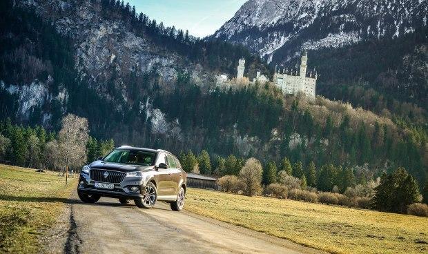 宝马终于迎来了对手, 纯正德系血统中型SUV仅16万