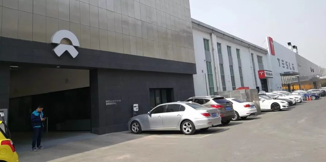蔚来汽车首家售后服务中心开业 成特斯拉新邻