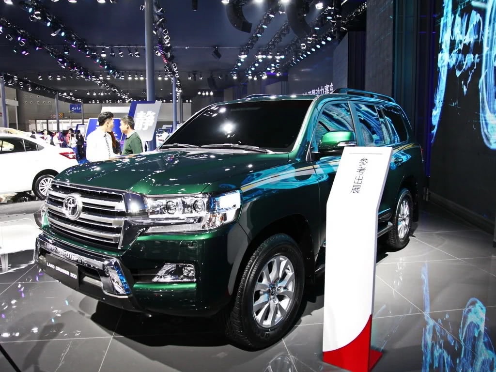 买普拉多后悔了！外观狂野内饰超百万，配4.0L5AT，8座豪华SUV