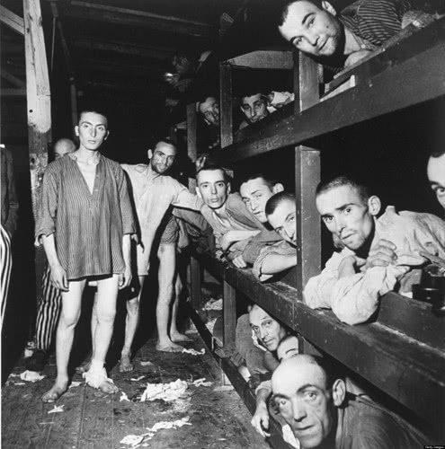 希特勒建立的纳粹德国集中营旧照,被关犹太人个个只剩