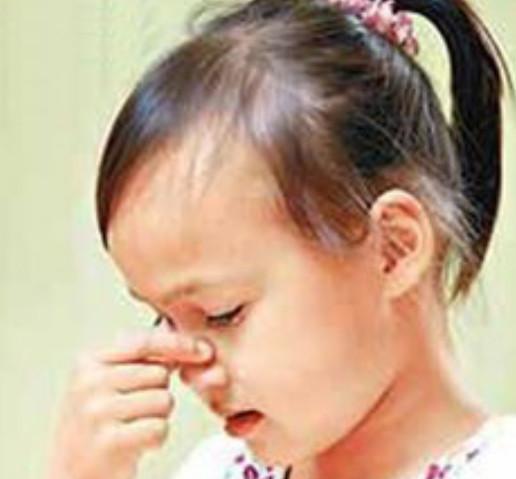 2岁孩子突然流鼻血,妈妈把孩子送去医院后,医