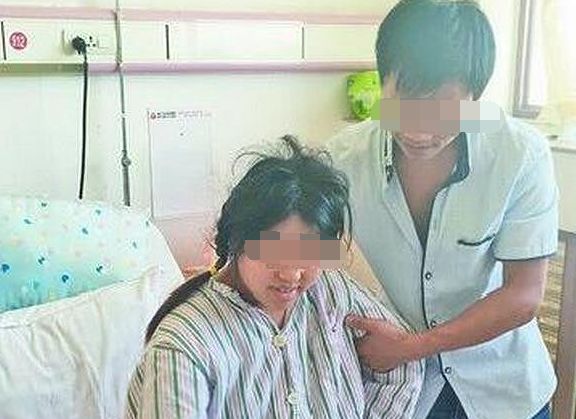 晚上孕妇肚子突然剧痛,丈夫熟睡浑然不知,第二