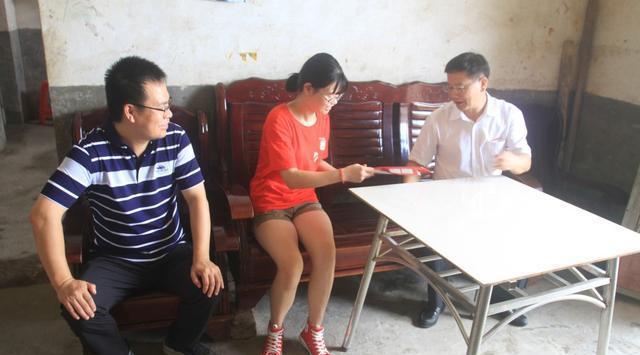 湖南吉利汽车职院党委书记一行深入新田慰问家