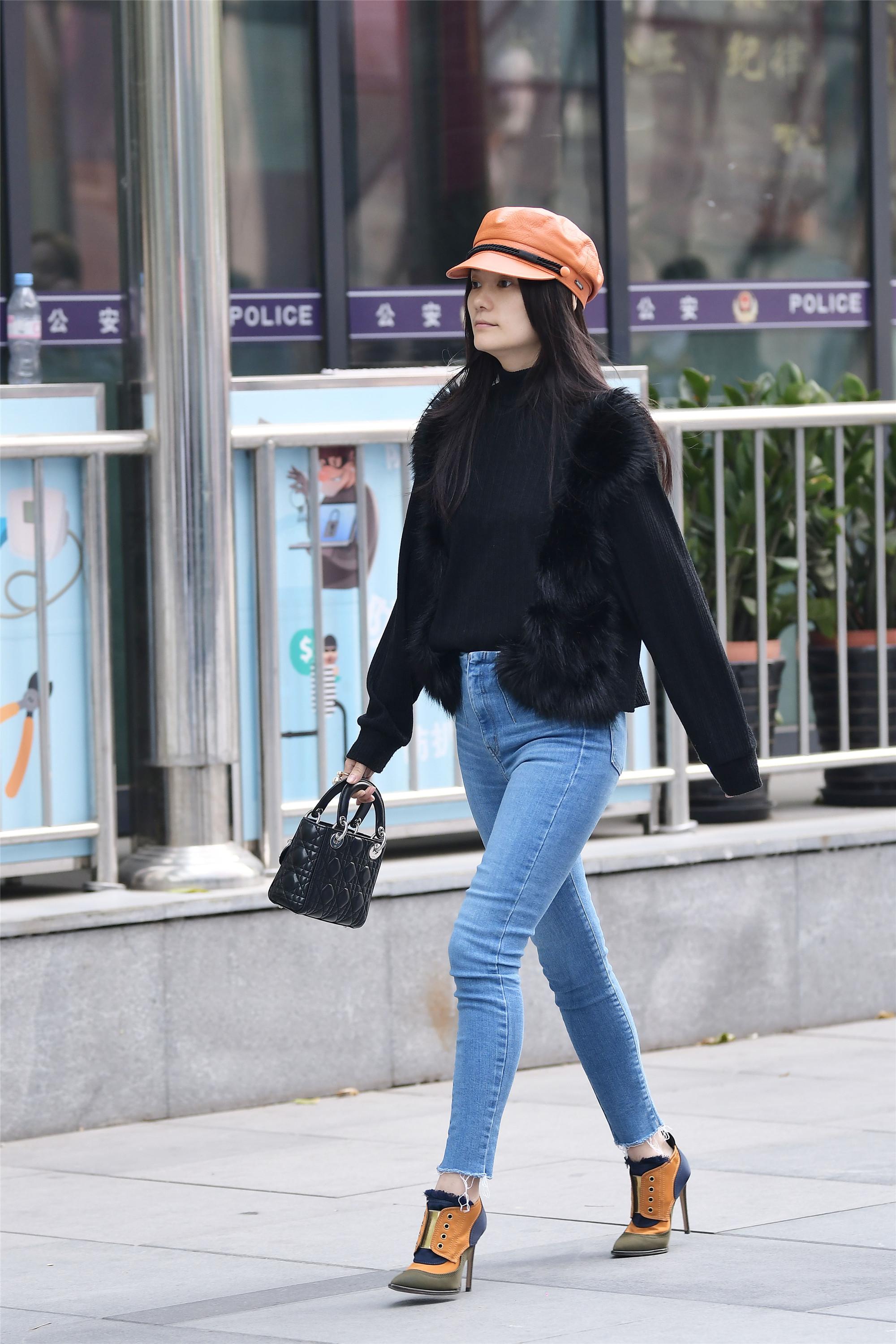 尖头细跟短靴,让你这个秋天轻松搭配出不一样