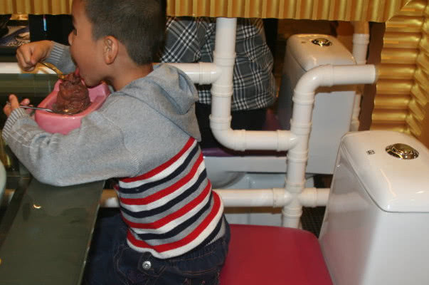 世界上最恶餐厅,专用便便来招待游客,不是印