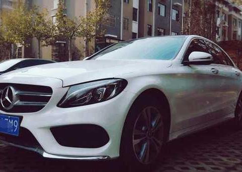 女子36万提奔驰C级，开两个月坦言：看到这个油耗我后悔了！