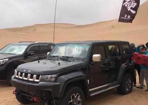 北汽BJ40PLUS沙漠PK丰田普拉多，自主硬汉，这次北汽真没丢脸！