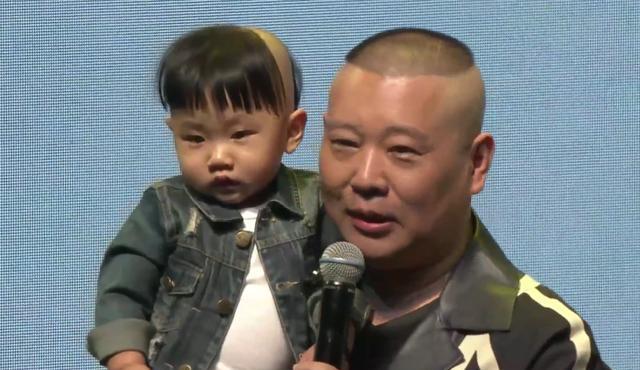 郭德纲小儿子近照曝光, 名字比郭麒麟都难写, 这是老