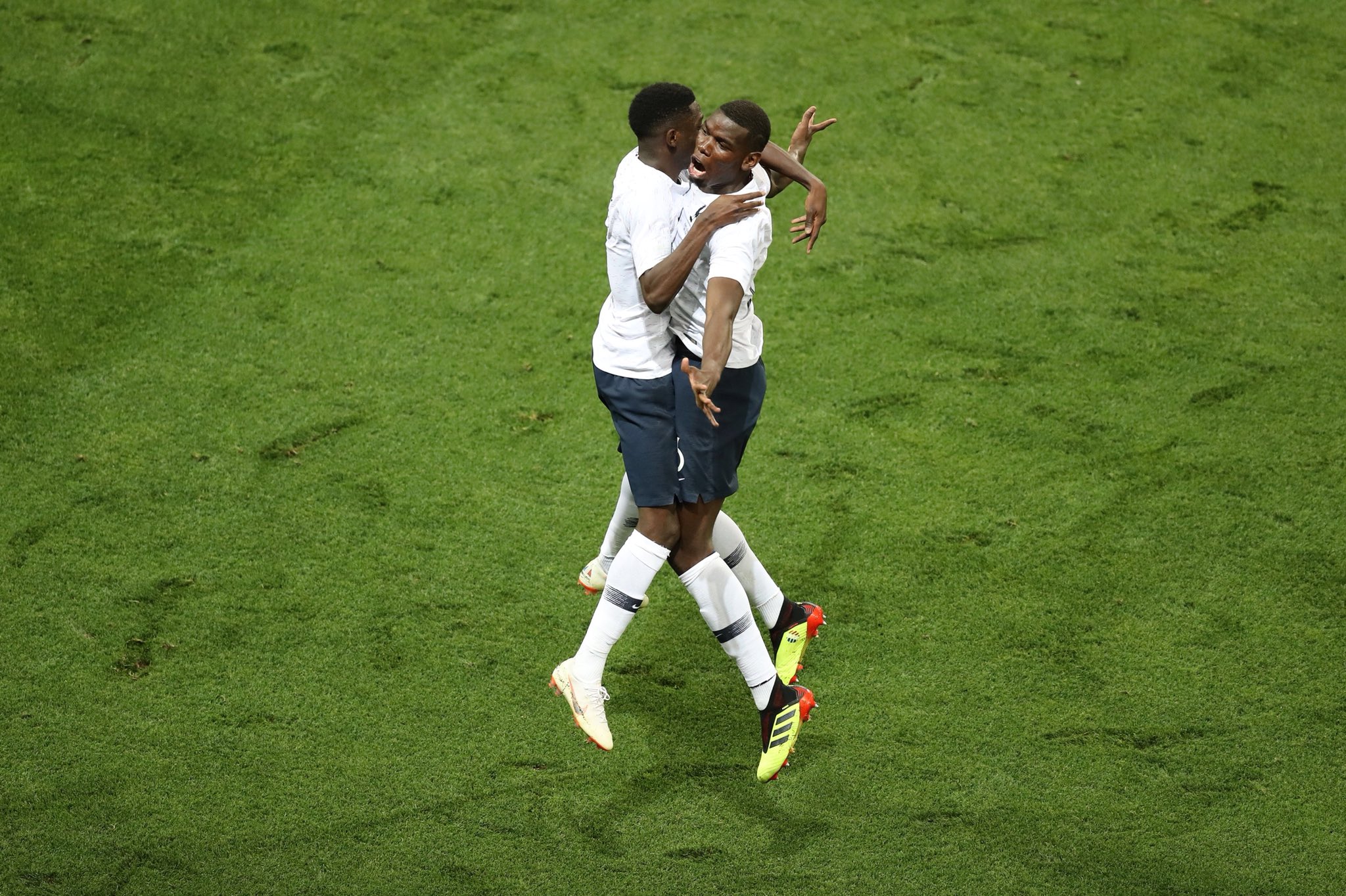 登登登贝莱在法国国家队19岁的姆巴佩称赞登