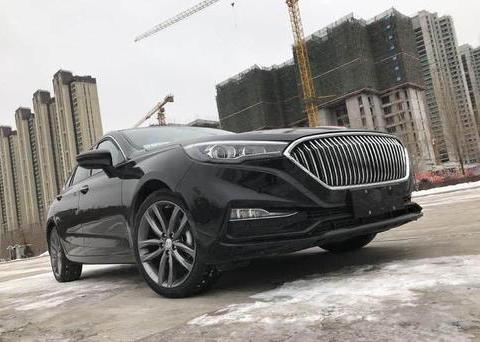 贴着红旗标的日系车，比奔驰宝马更有面子，开它上街没人敢拦！